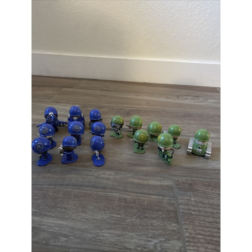 Awesome Little Green Men Soldiers Figure Lot of 16 Green and Blue